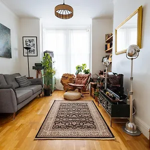unique-private-apartment-w-easy-access-to-central-london.brighton-hotels-england.com/